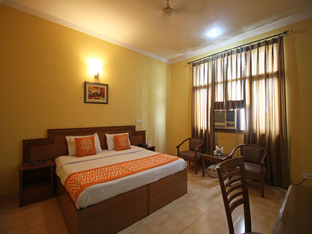 OYO 6977 Hotel Clarks - carbon neutral hotel in Baddi