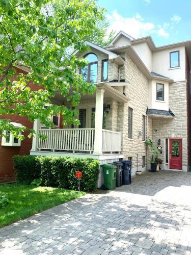 Luxury Home Upper Toronto Beaches — 4-Star Luxury Hotel in Toronto, Canada