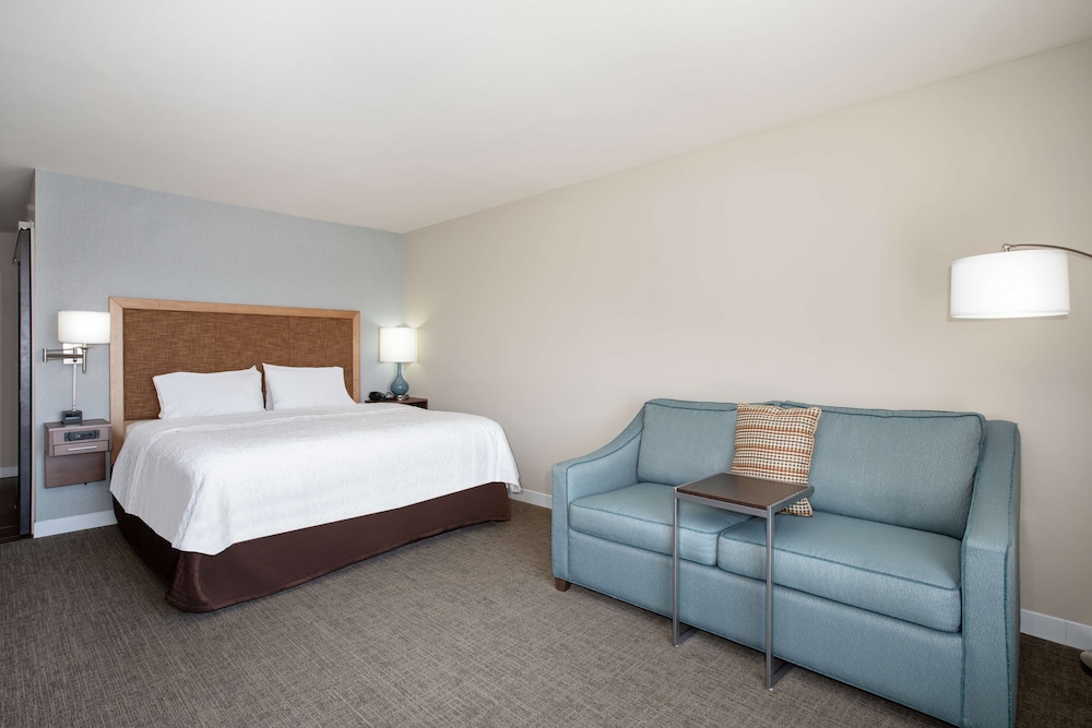 Hampton Inn Lincoln Airport - photo 13