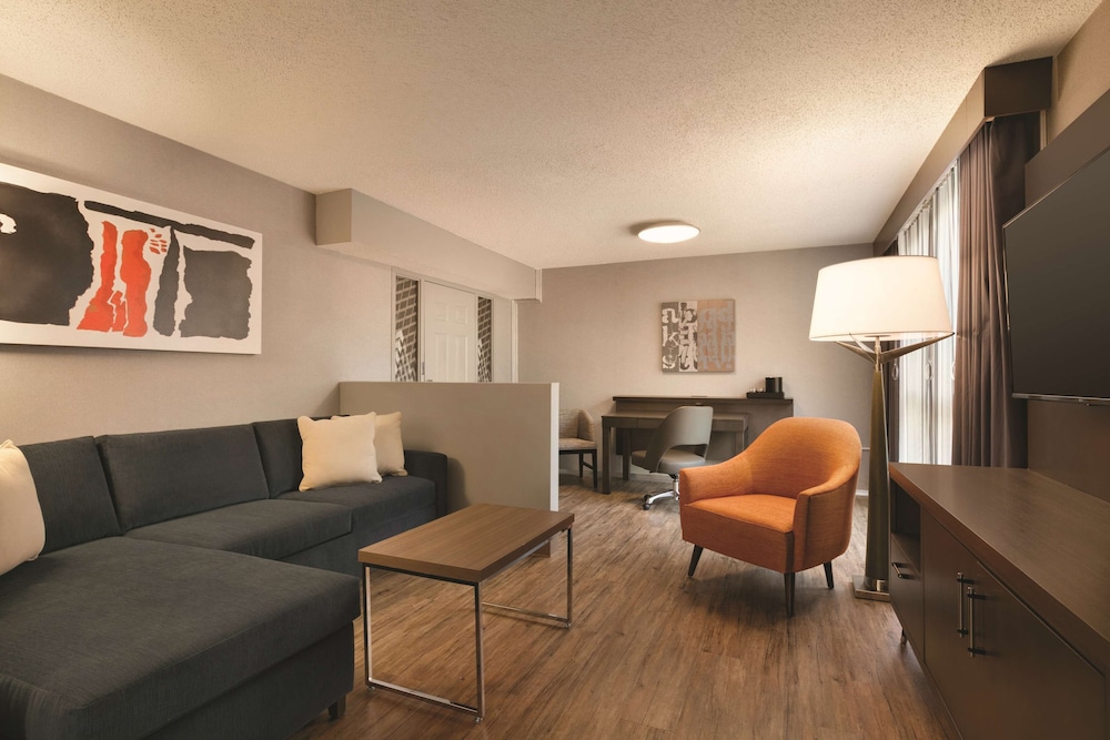 Embassy Suites by Hilton Richmond - photo 9