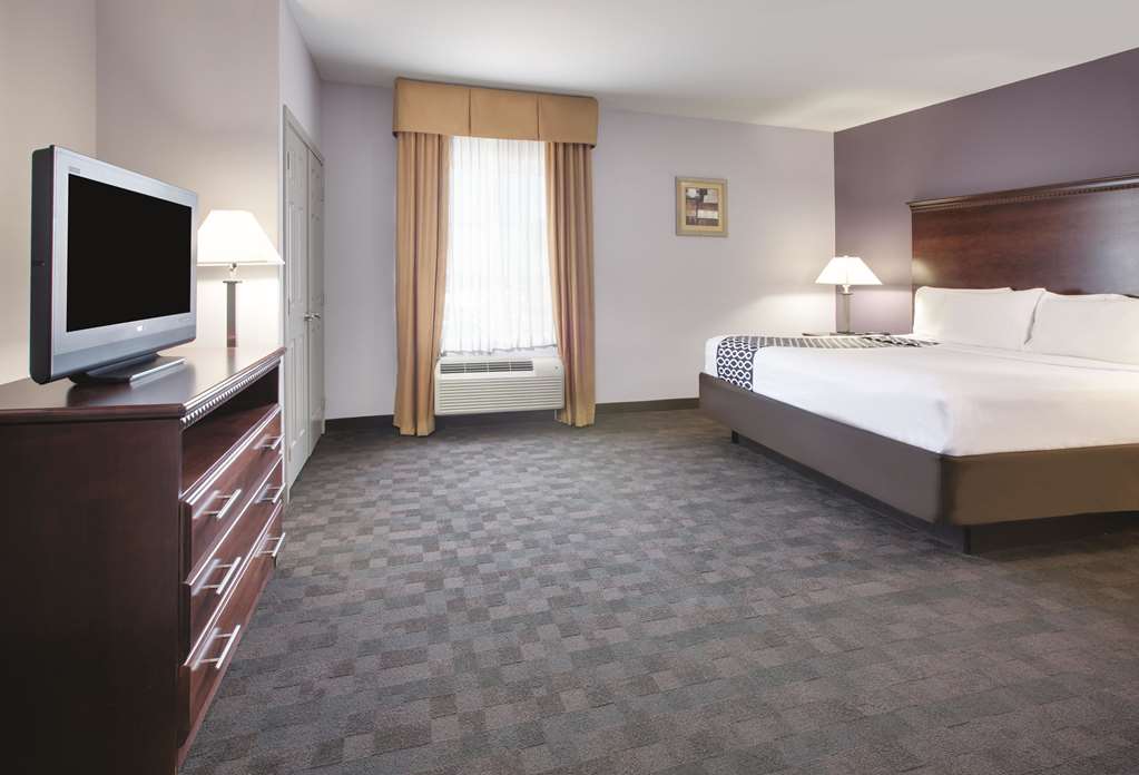 La Quinta Inn & Suites by Wyndham Corsicana - photo 15