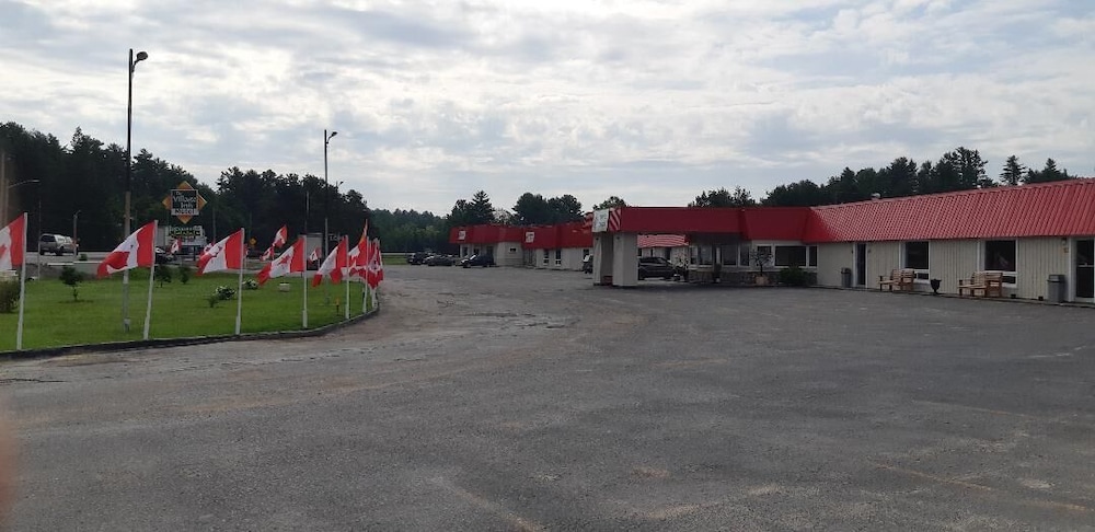 The Village Inn Motel — hotel in Elliot Lake