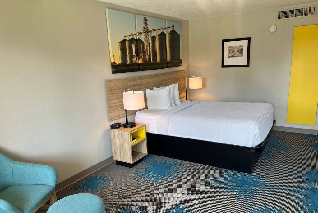 Days Inn by Wyndham Hays - photo 16