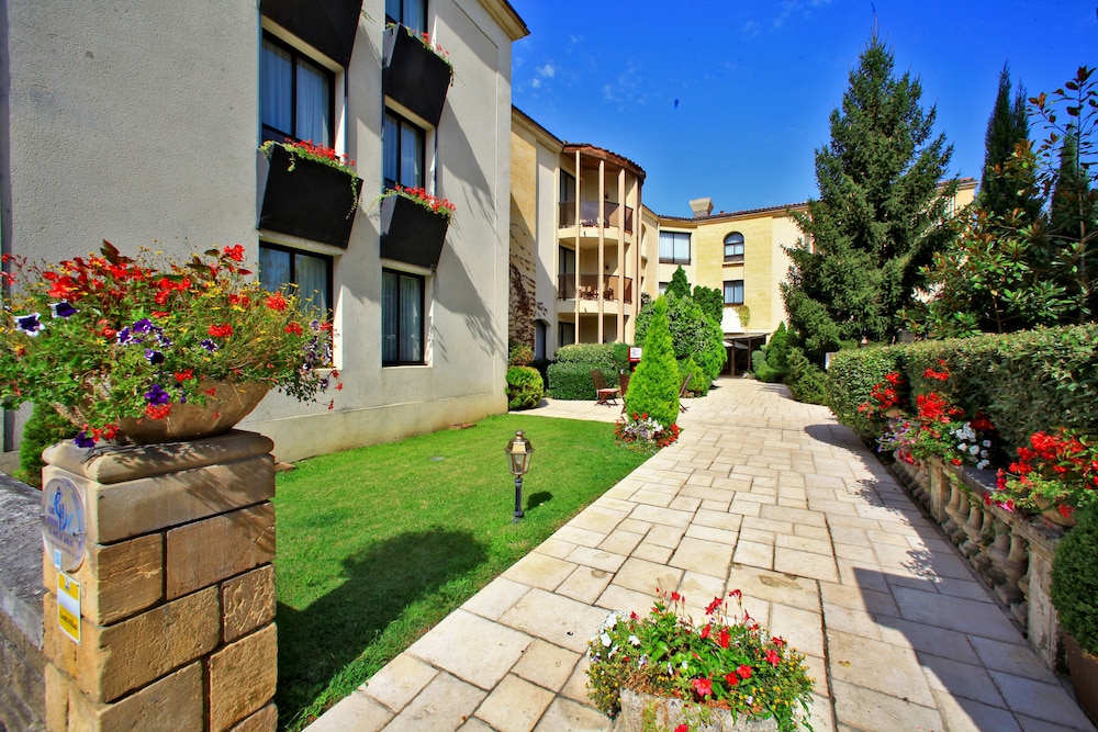 Au Grand Hôtel de Sarlat Pavillon de SELVES in Sarlat-La-Caneda, France