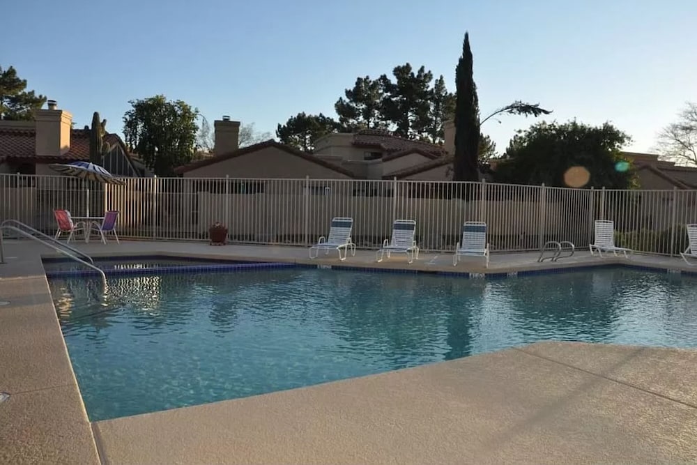 Charming 2BR 2BA by BlueBarrelHomes - photo 17