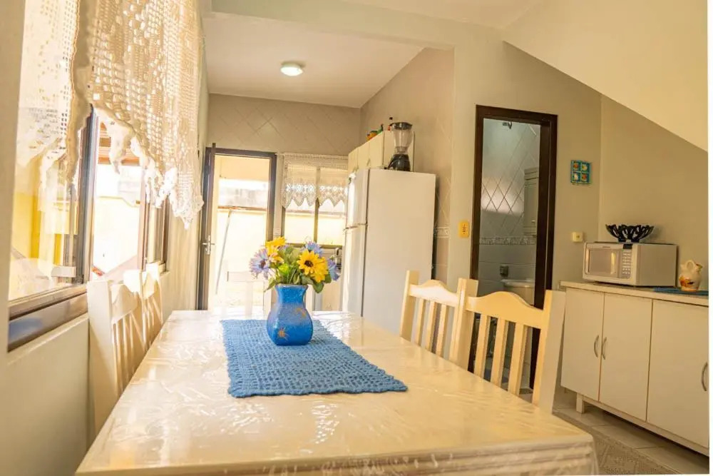 Casa 100m da praia 10 pessoas 3 quartos