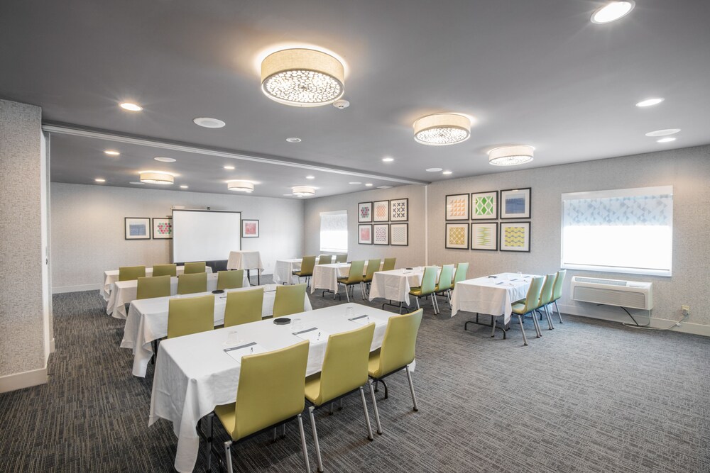 Holiday Inn Express Hotel & Suites Altoona Des Moines - photo 33