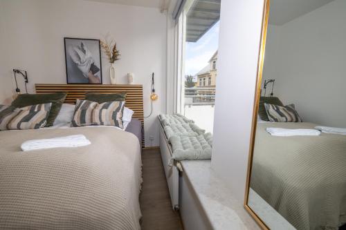 LL Properties H81 Charming Deluxe Apartment