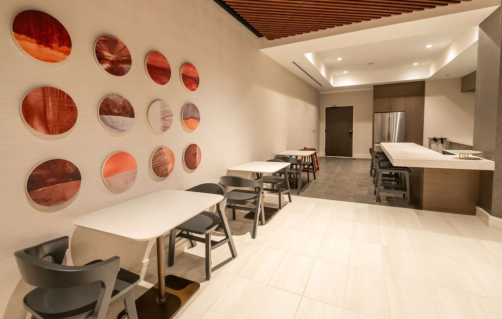 Hilton Arlington National Landing - photo 4