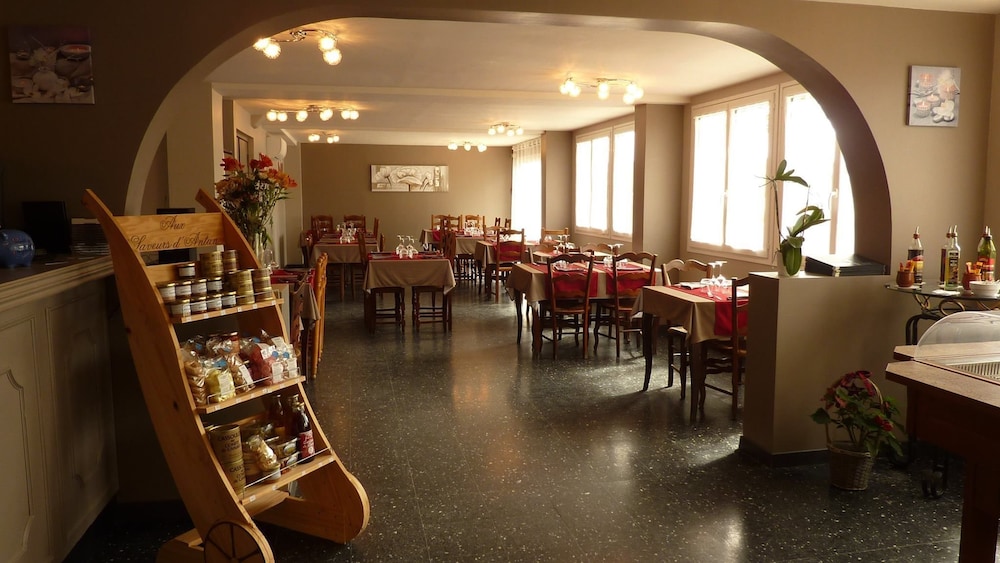 Chez Nous - carbon neutral hotel in Paris