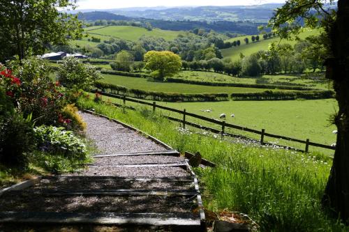 Barley Cottage 5 Cyfie Farm with log burner and private covered hot tub — 4-Star Luxury Hotel in Llanfyllin, United Kingdom