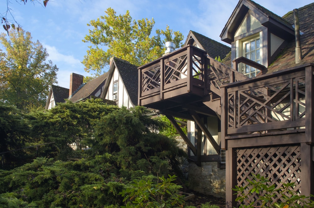 Hillbrook Inn - photo 97