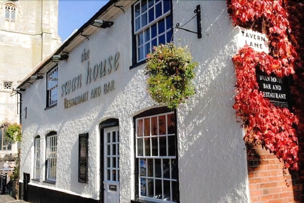 Swan House — 4-Star Luxury Hotel in Beccles, United Kingdom