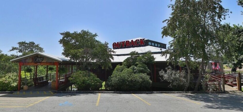 Outback Roadhouse Motel and Suites - photo 20
