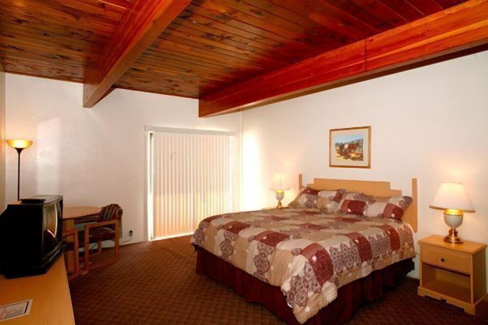 Trail's End Motel Sheridan - photo 6