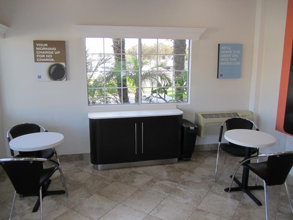 Motel 6 Anaheim CA - photo 13
