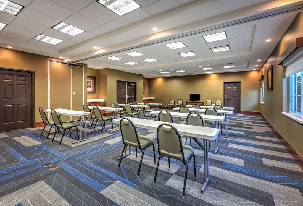 La Quinta Inn & Suites by Wyndham Fort Worth NE Mall - photo 28