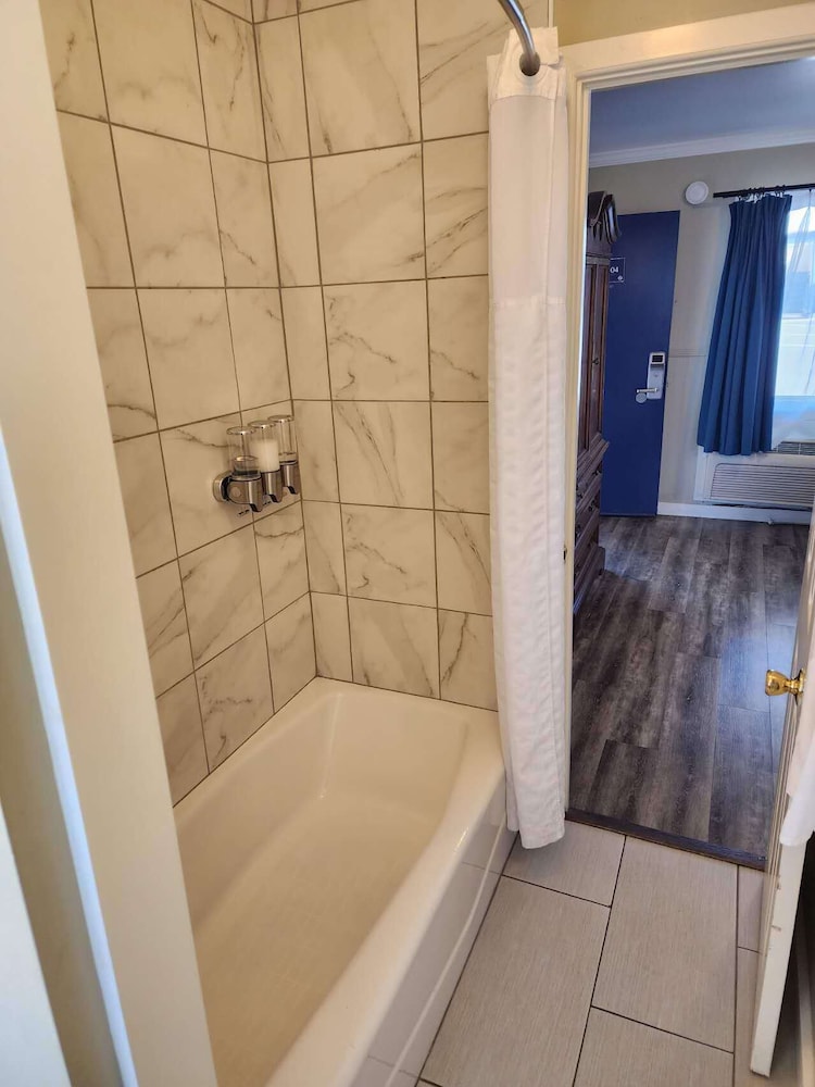 Travelodge by Wyndham Fort Bragg - photo 68