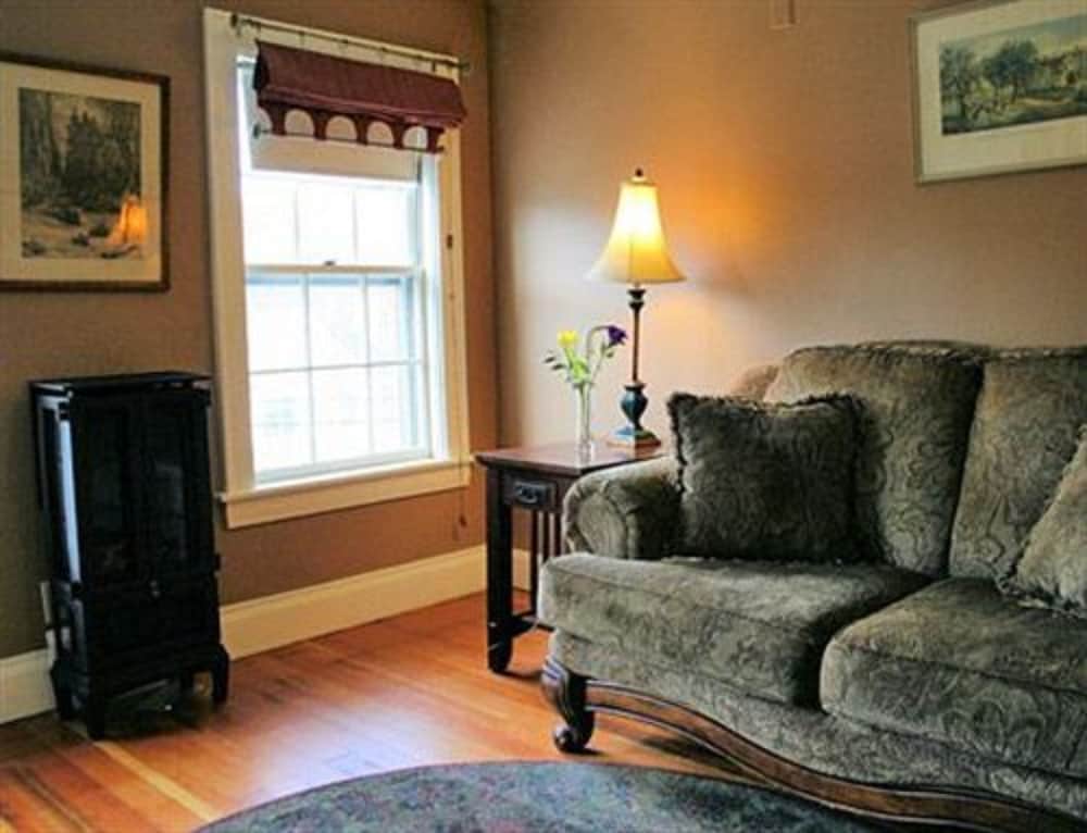 Wildcat Inn & Tavern - photo 12