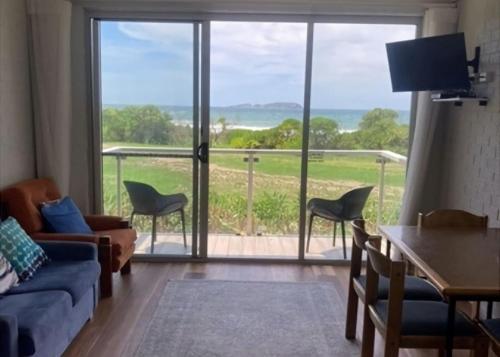 Waves at Surf Beach managed by Batemans Bay Accom - last minute hotel in Bateman