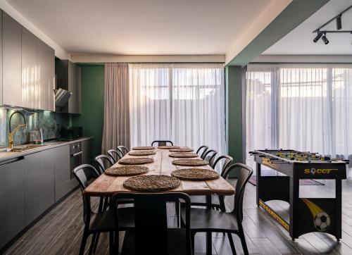 Niabi Apartments with Cinema and Billiards