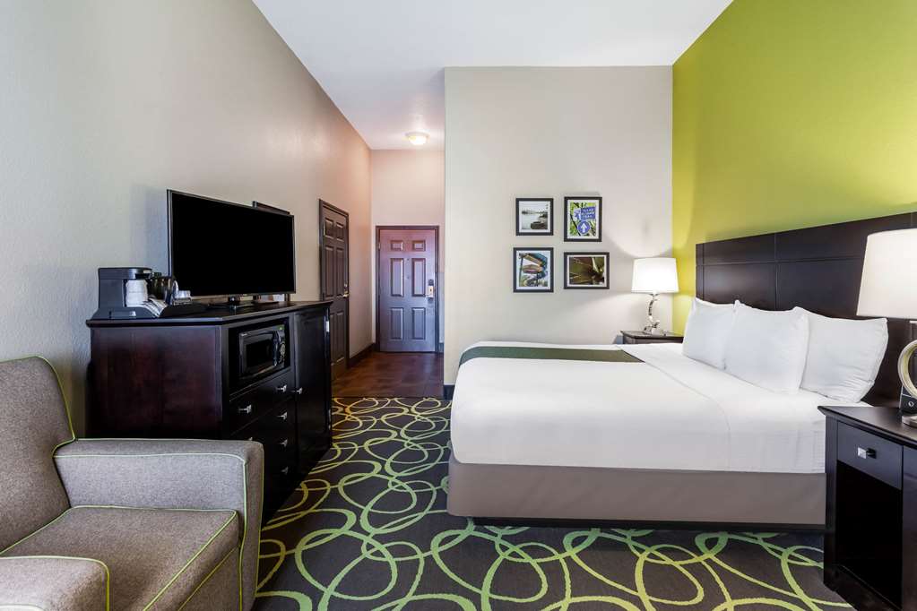 La Quinta Inn & Suites by Wyndham New Braunfels - photo 15