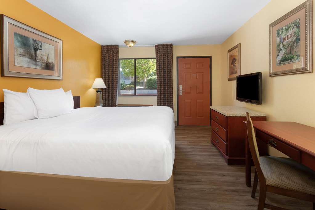 Travelodge by Wyndham Albuquerque East - photo 19