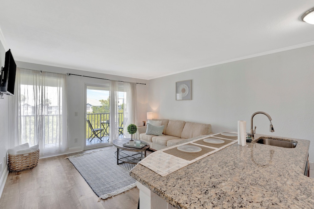 Seaside Luxury Oasis with balcony - photo 28