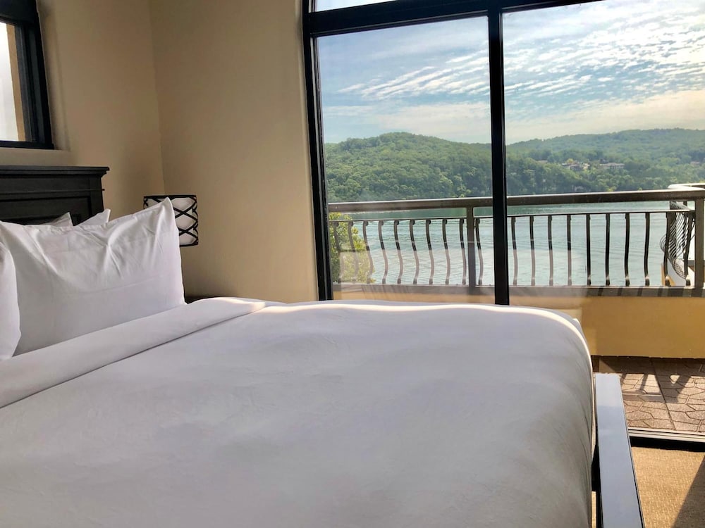 D'Monaco Luxury Resort - photo 5