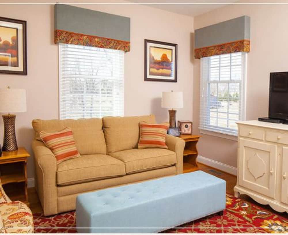 Hillbrook Inn - photo 29
