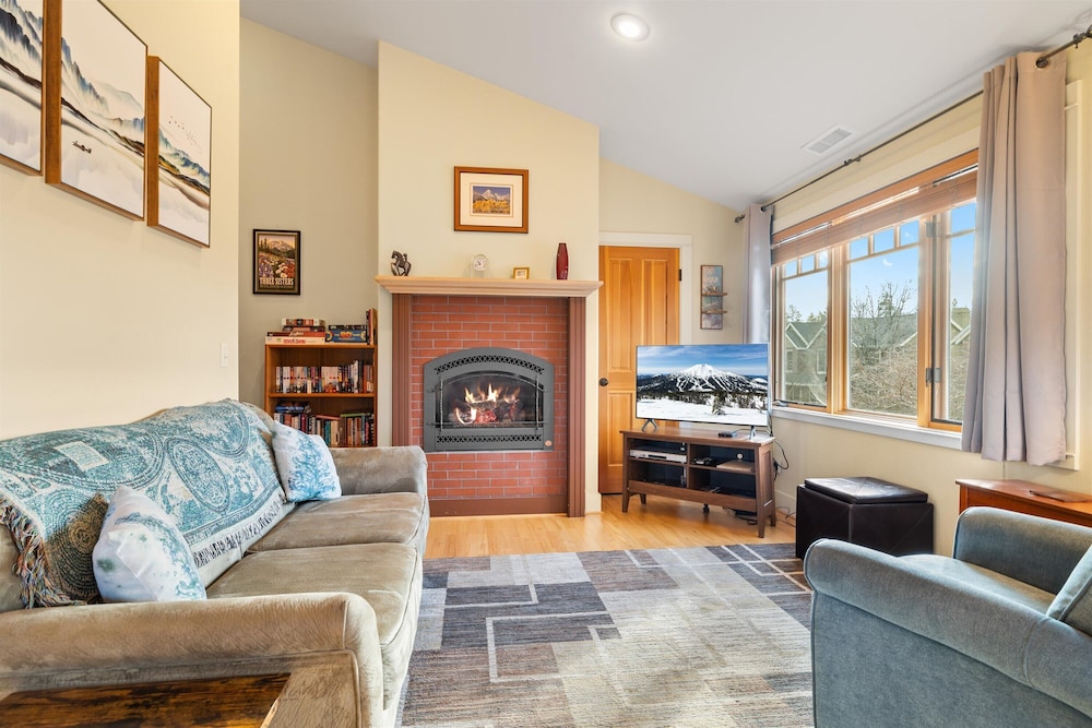 The Three Sisters Walk to Downtown Sisters — 4-Star Luxury Hotel in Sisters, United States