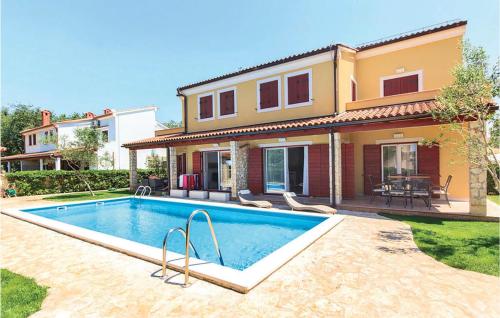 2 Bedroom Gorgeous Apartment In Volme — 4-Star Luxury Hotel in Medulin, Croatia