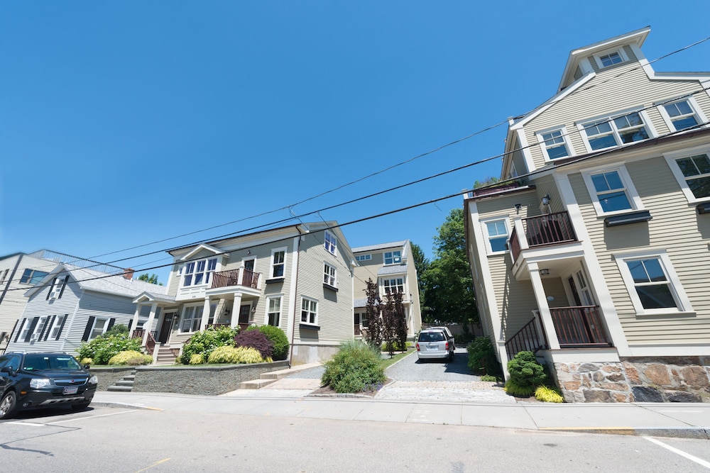 The Newport Lofts 546 Thames Street — 4-Star Luxury Hotel in Newport, United States