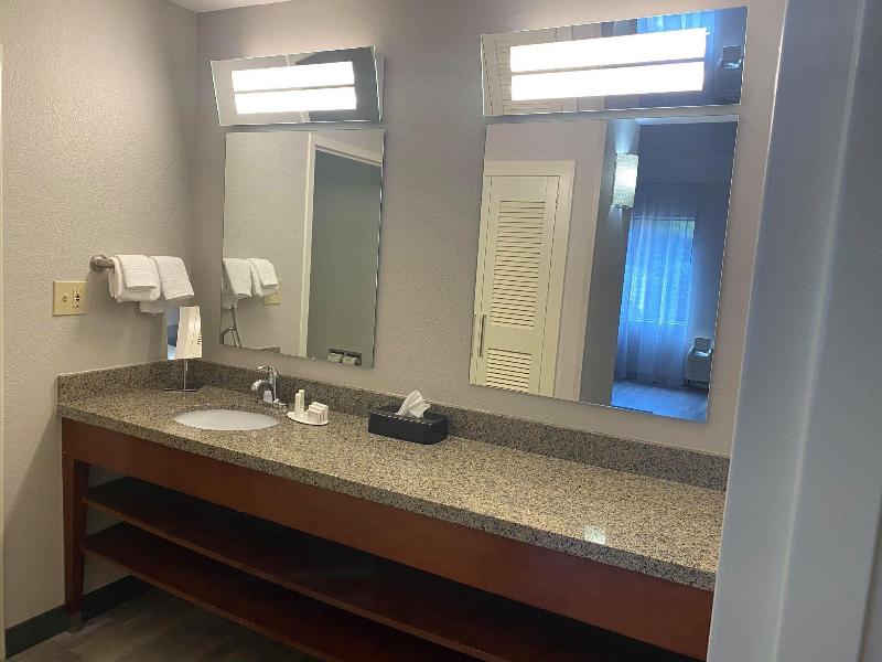 Courtyard by Marriott Newport News Yorktown - photo 85