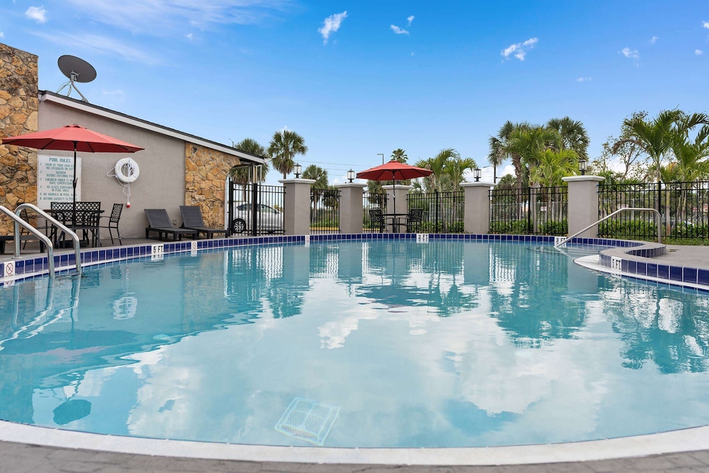 Super 8 by Wyndham Kissimmee Orlando - photo 36