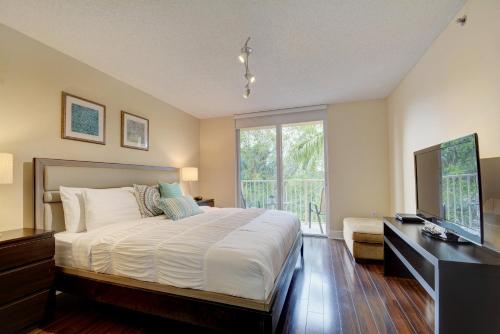 Renovated 2 2 Unit at Yacht Club Aventura — 4-Star Luxury Hotel in Aventura, United States