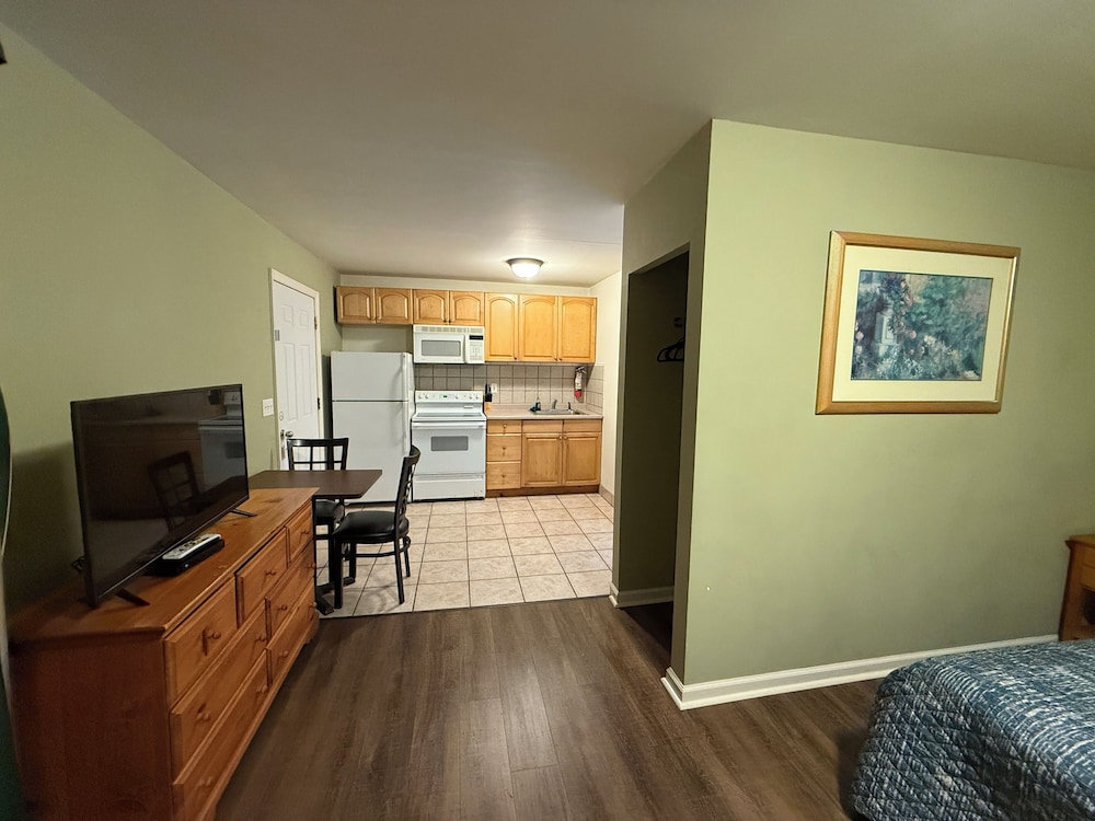 Heidi's Inn - photo 29