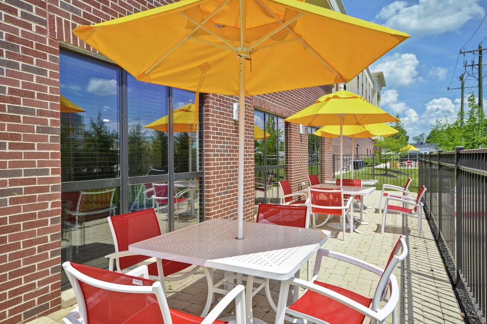 Hampton Inn Blue Ash Cincinnati - photo 58
