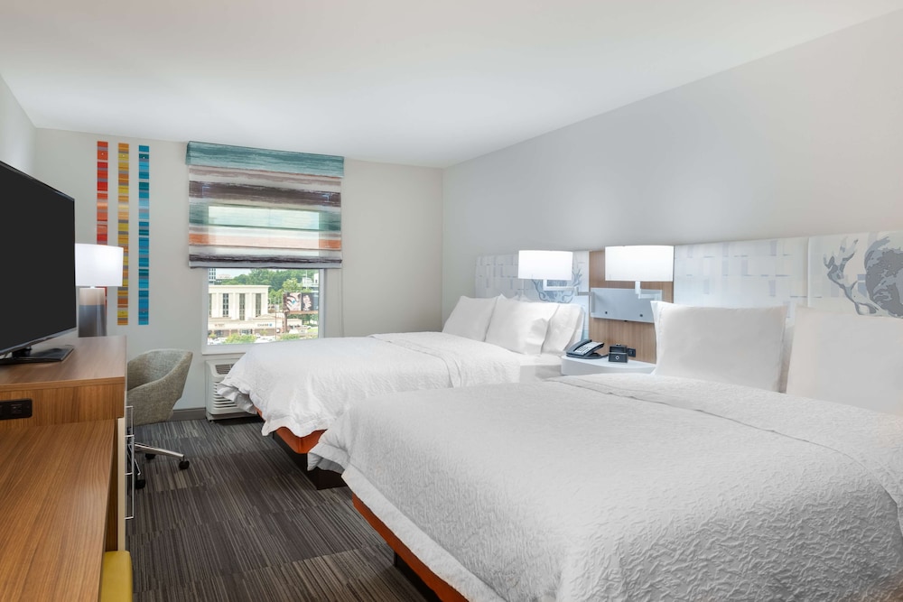 Hampton Inn & Suites Atlanta Buckhead Place - photo 7