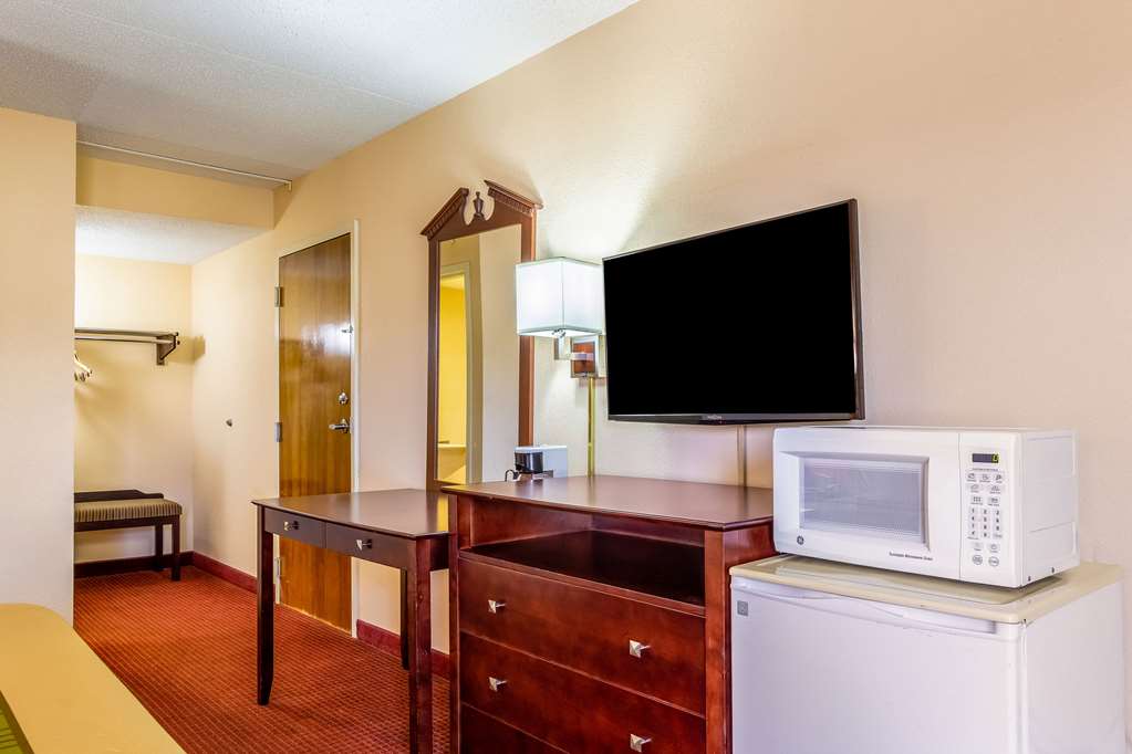 Econo Lodge Rocky Top - photo 10