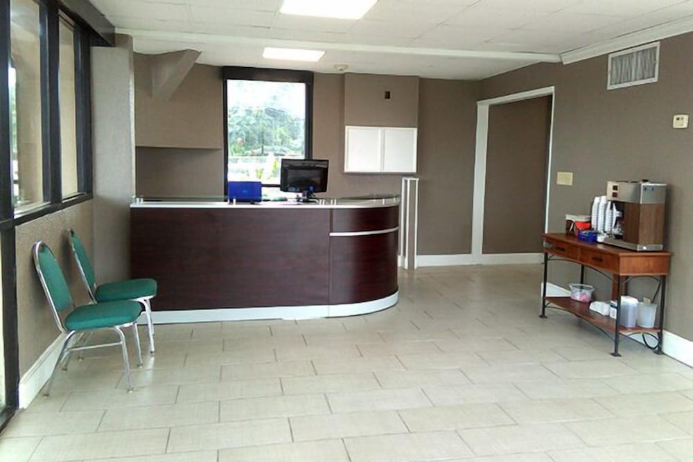 Baymont by Wyndham Pensacola - photo 3