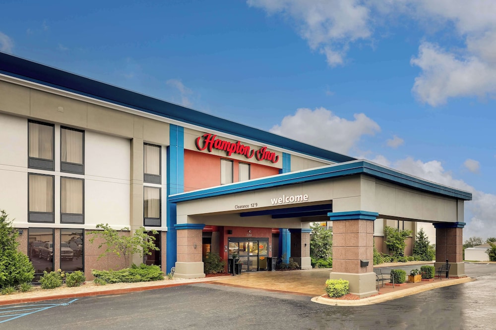 Hampton Inn Rolla - photo 42