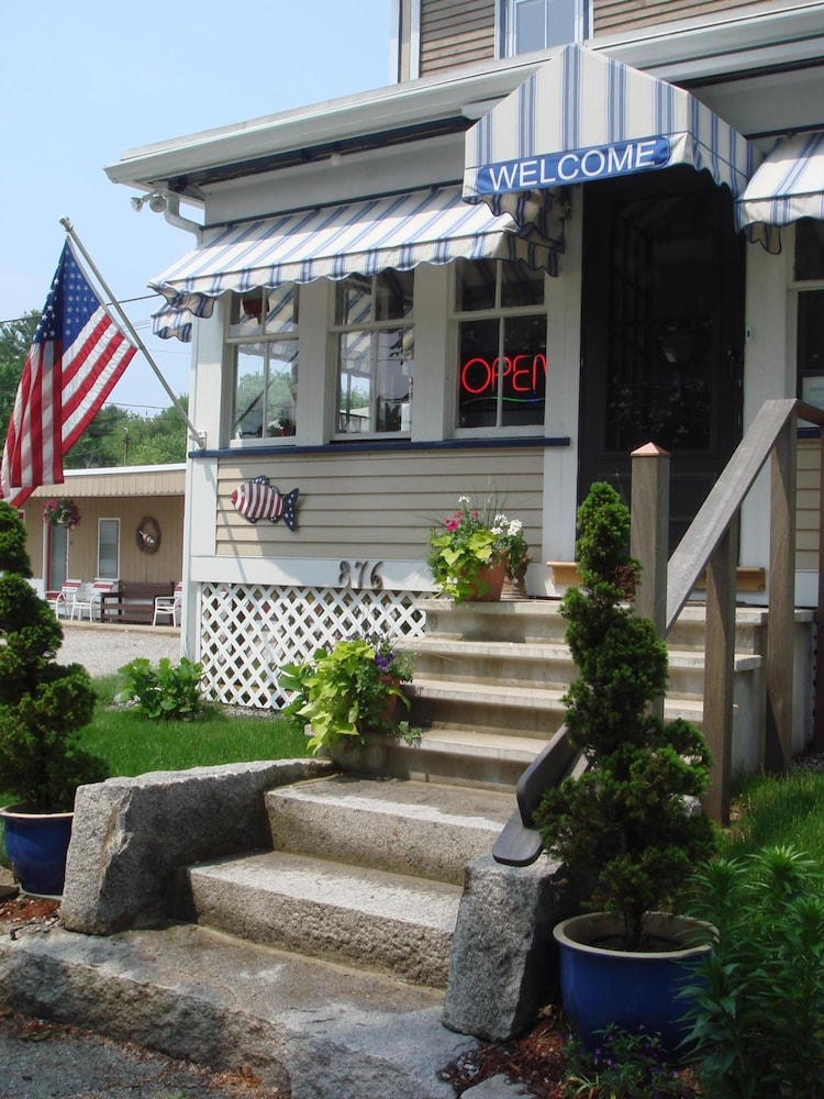 Coast Village Inn & Cottages - photo 54