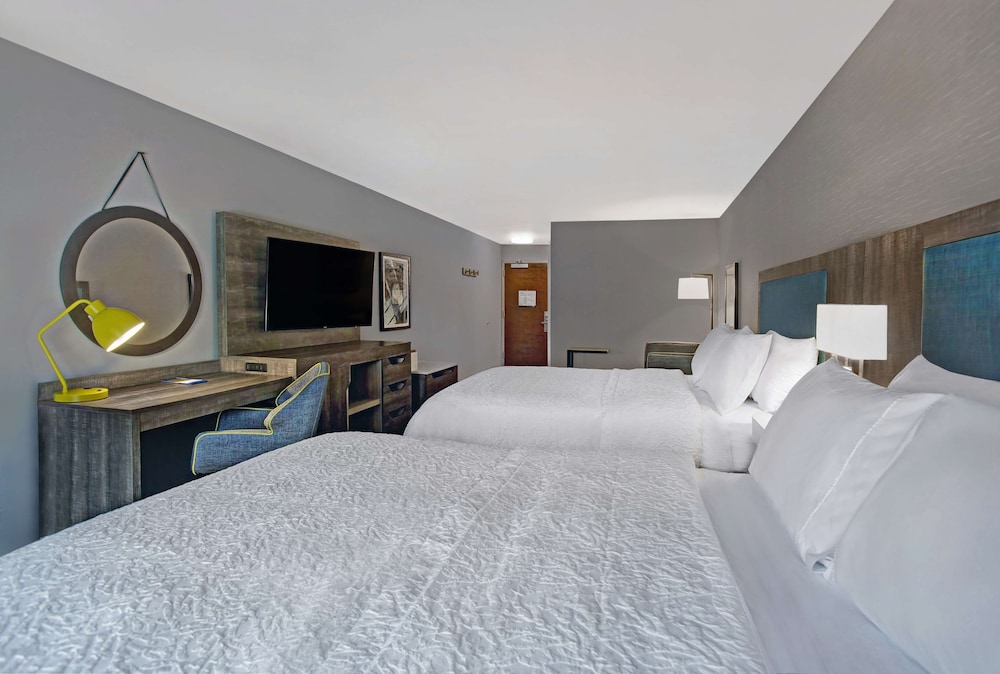 Hampton Inn Westfield - photo 17