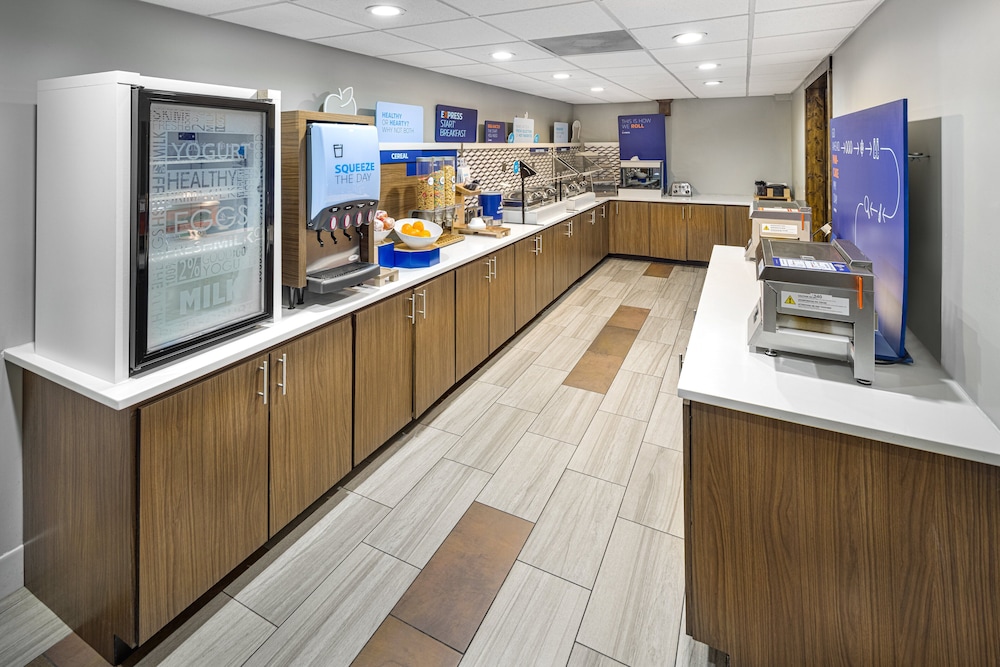 Holiday Inn Express & Suites Atlanta Downtown by IHG - photo 105