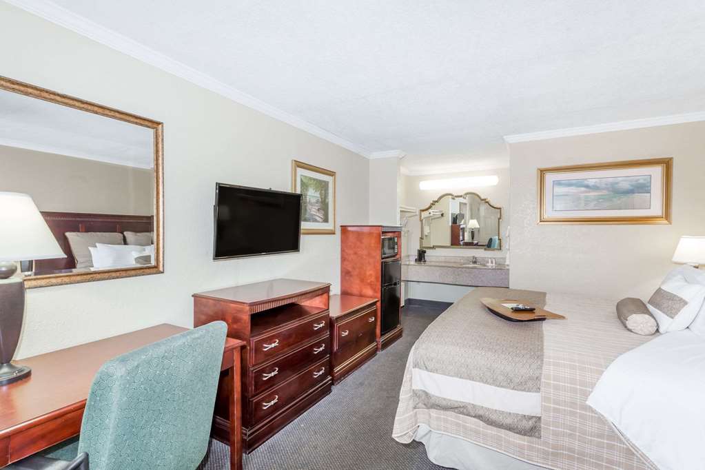 Days Inn by Wyndham Destin - photo 7