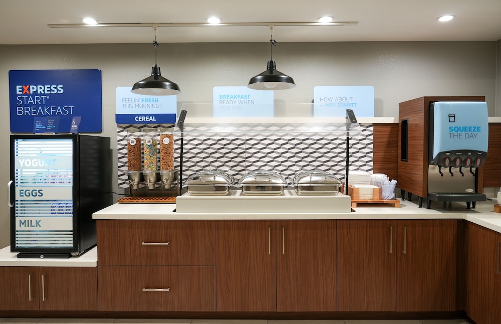 Holiday Inn Express & Suites Dallas Southwest Cedar Hill by IHG - photo 36