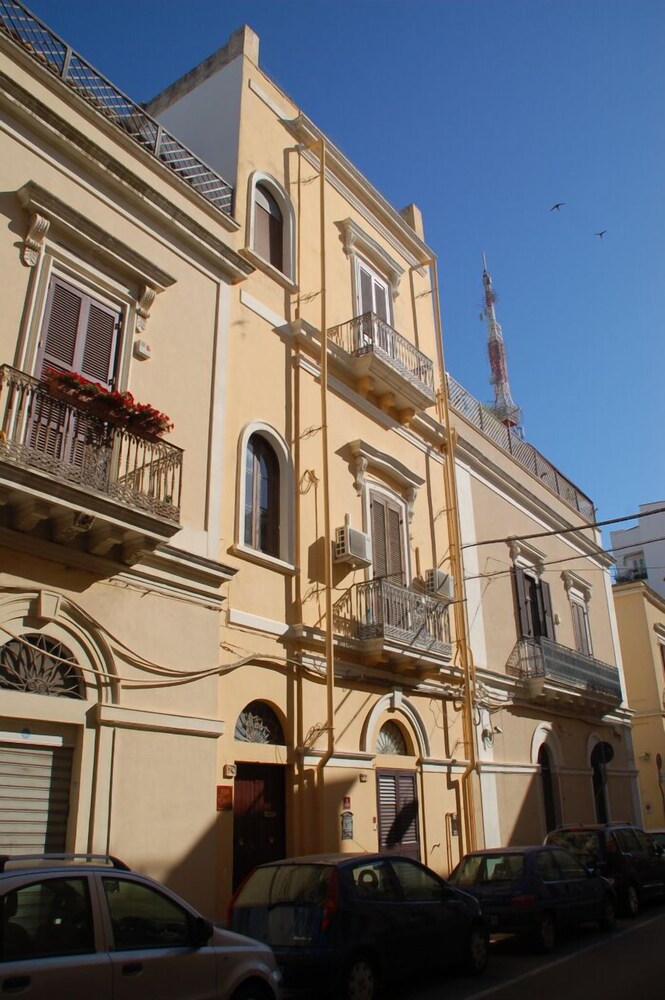 B&B Emily Brindisi — 4-Star Luxury Hotel in Brindisi, Italy