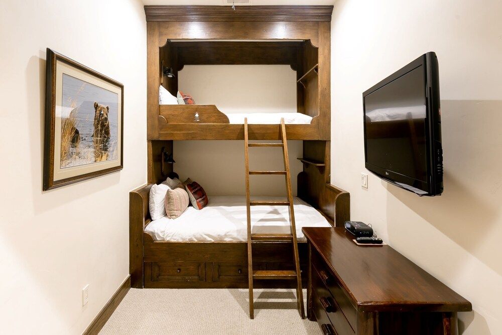 Bald Eagle Two Bedroom 2 Apartment Hotel by RedAwning - photo 8