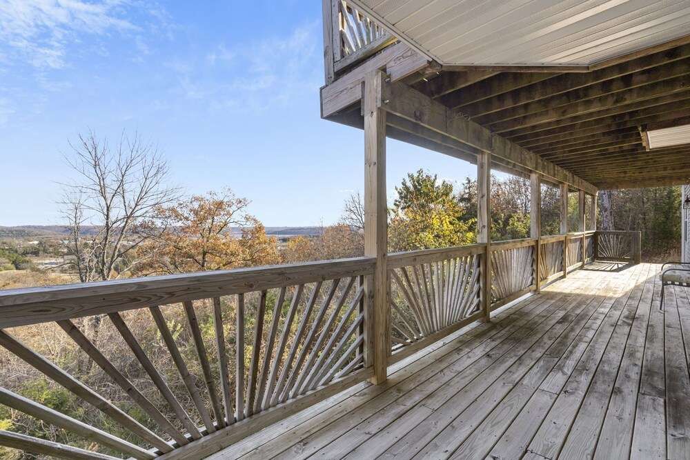 The Greenview Manor Lake Views - photo 3